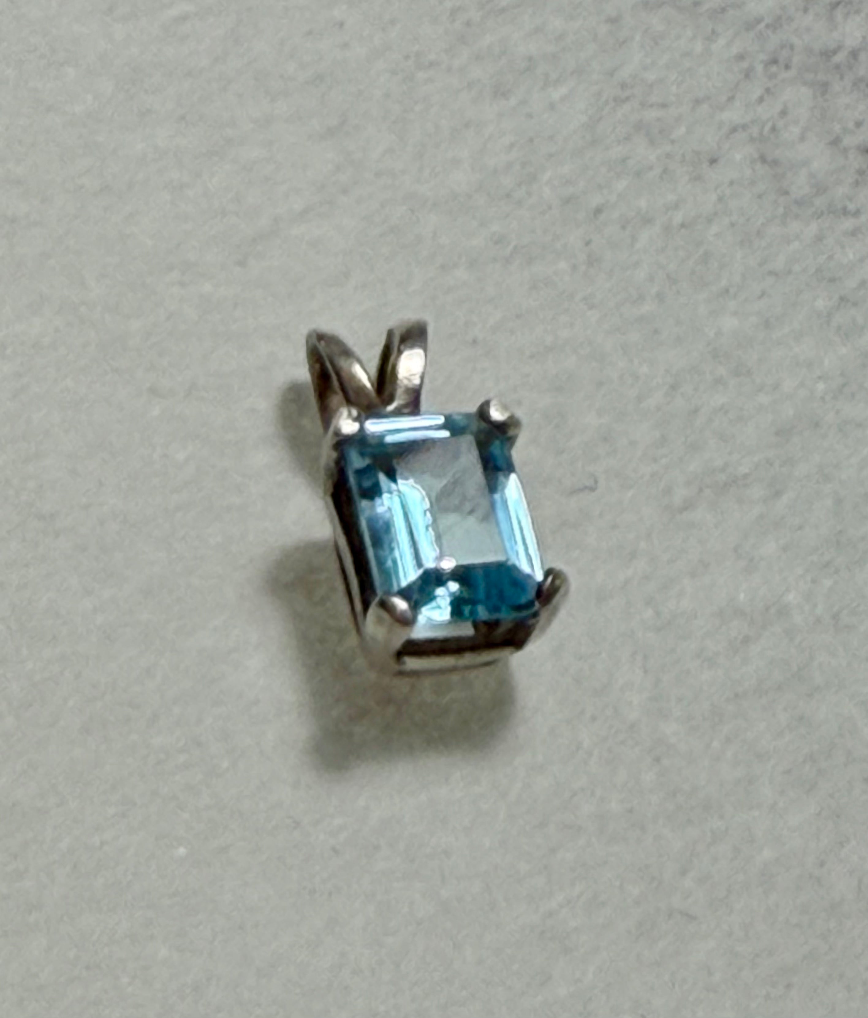 1.50 carat Natural Blue Topaz Pendant. Sterling Silver.