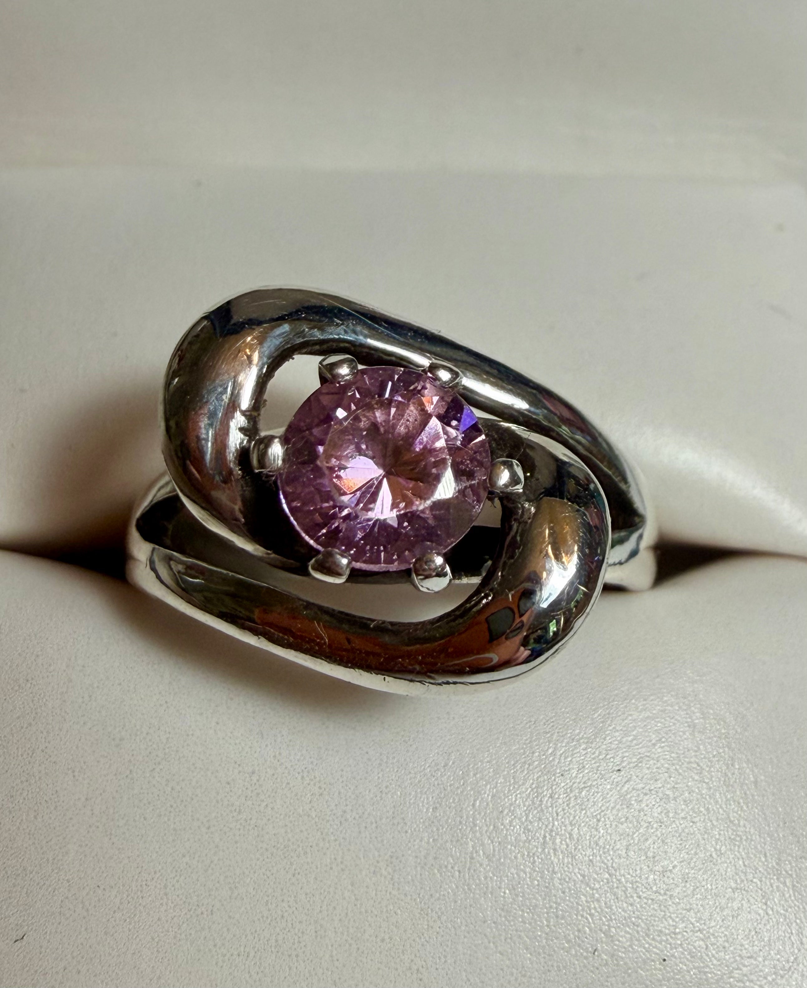 1.44 carat Pink Sapphire Ring Size 7. Sterling Silver.