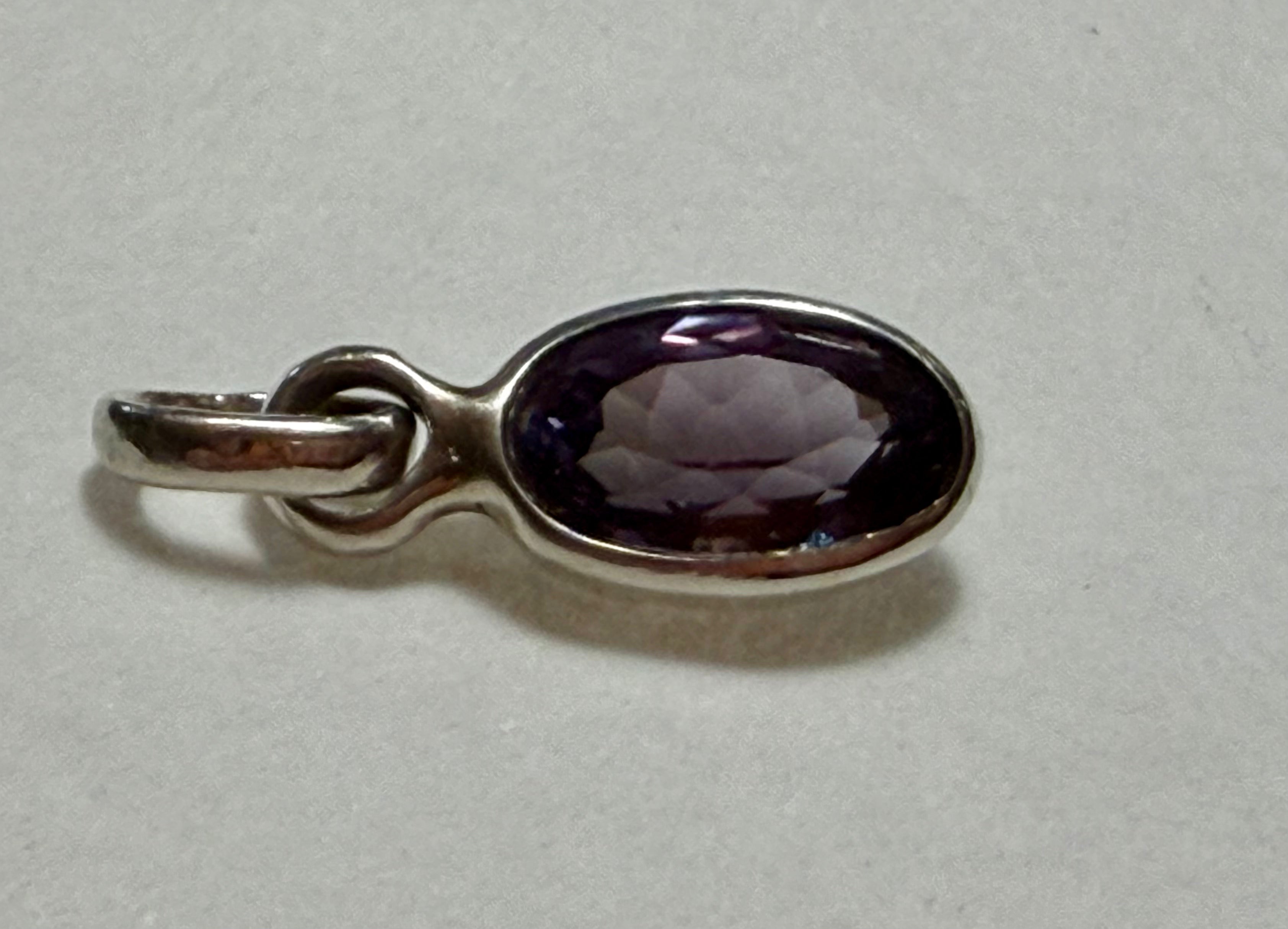 Certified 4.50 carat purple-blue Natural Sapphire Pendant. Sterling Silver.