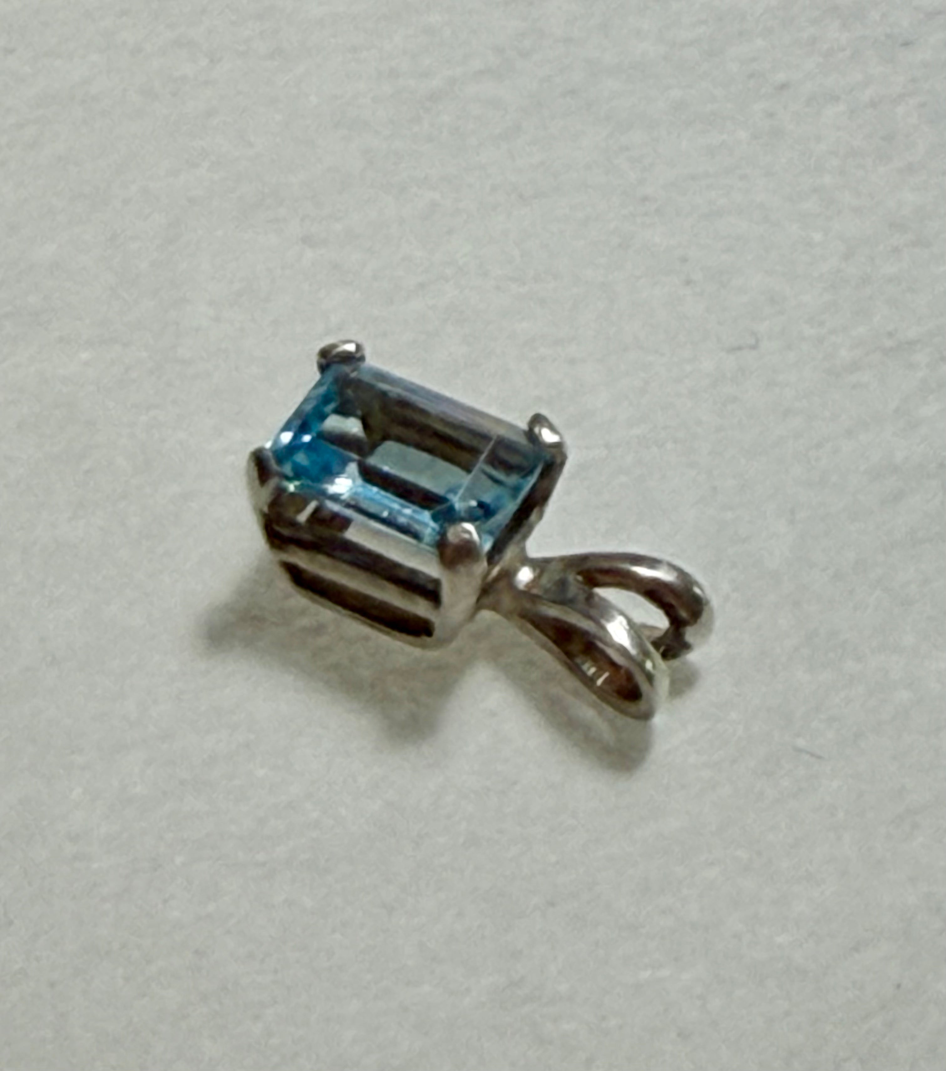 1.50 carat Natural Blue Topaz Pendant. Sterling Silver.