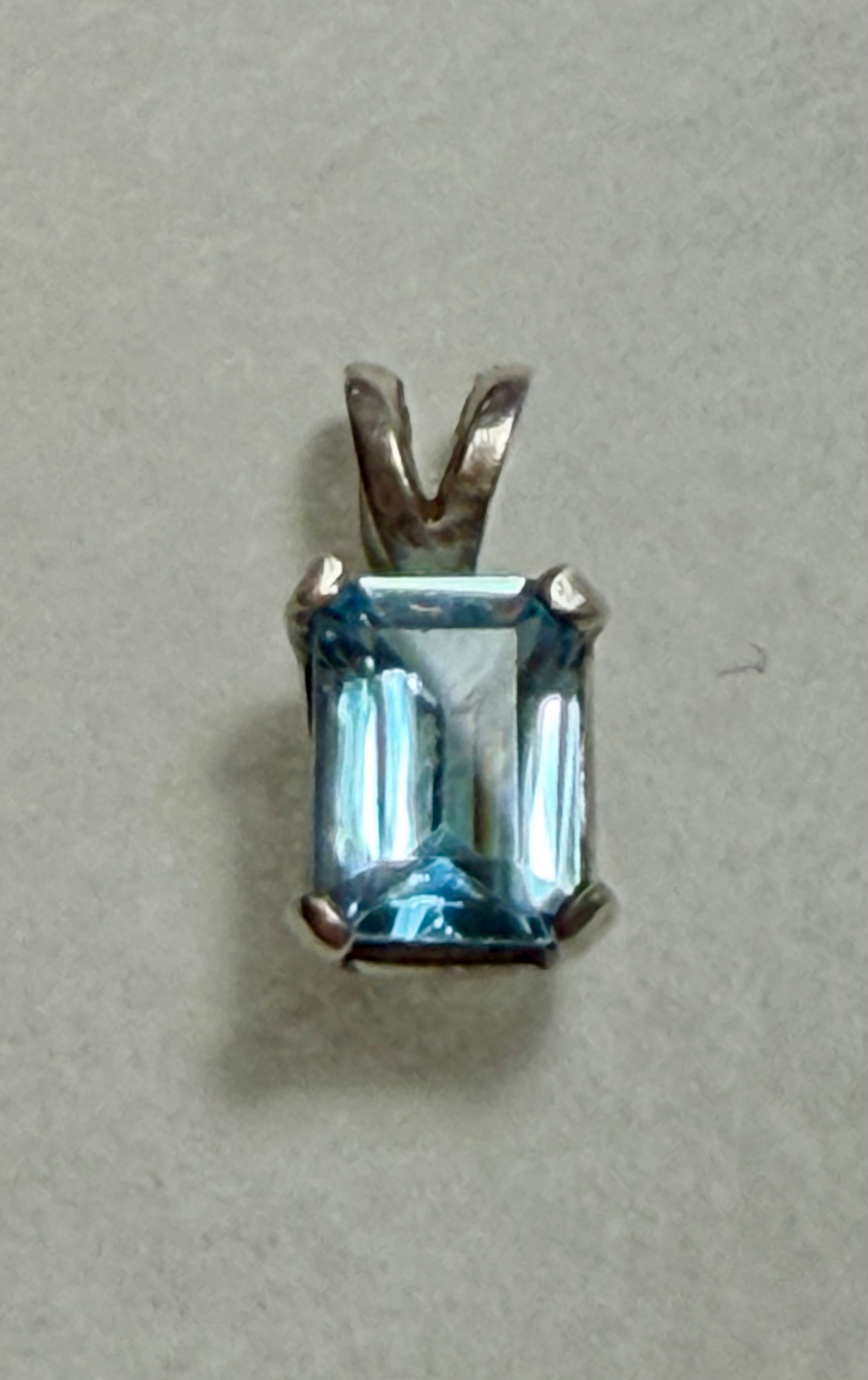 1.50 carat Natural Blue Topaz Pendant. Sterling Silver.