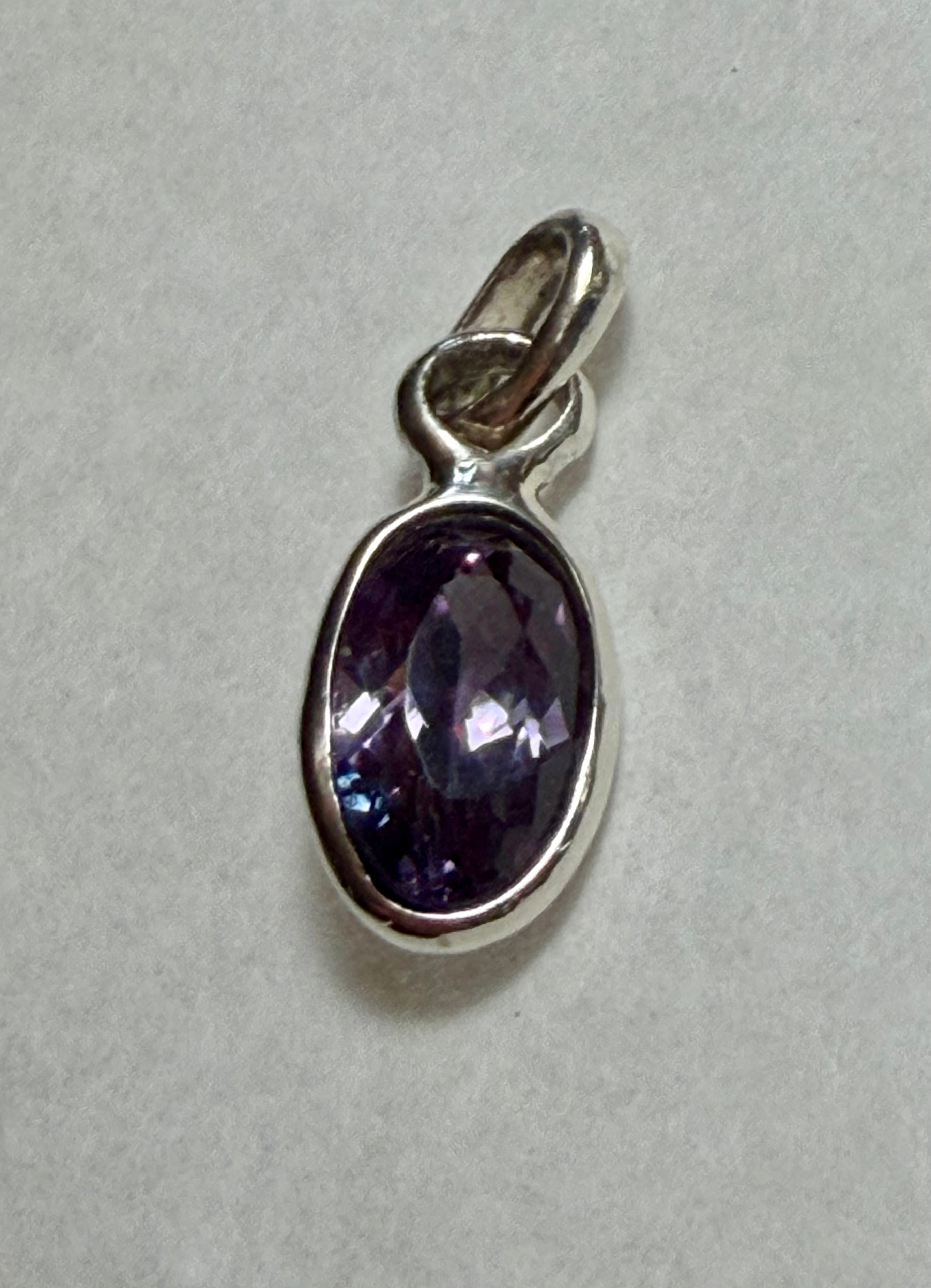 Certified 4.50 carat purple-blue Natural Sapphire Pendant. Sterling Silver.