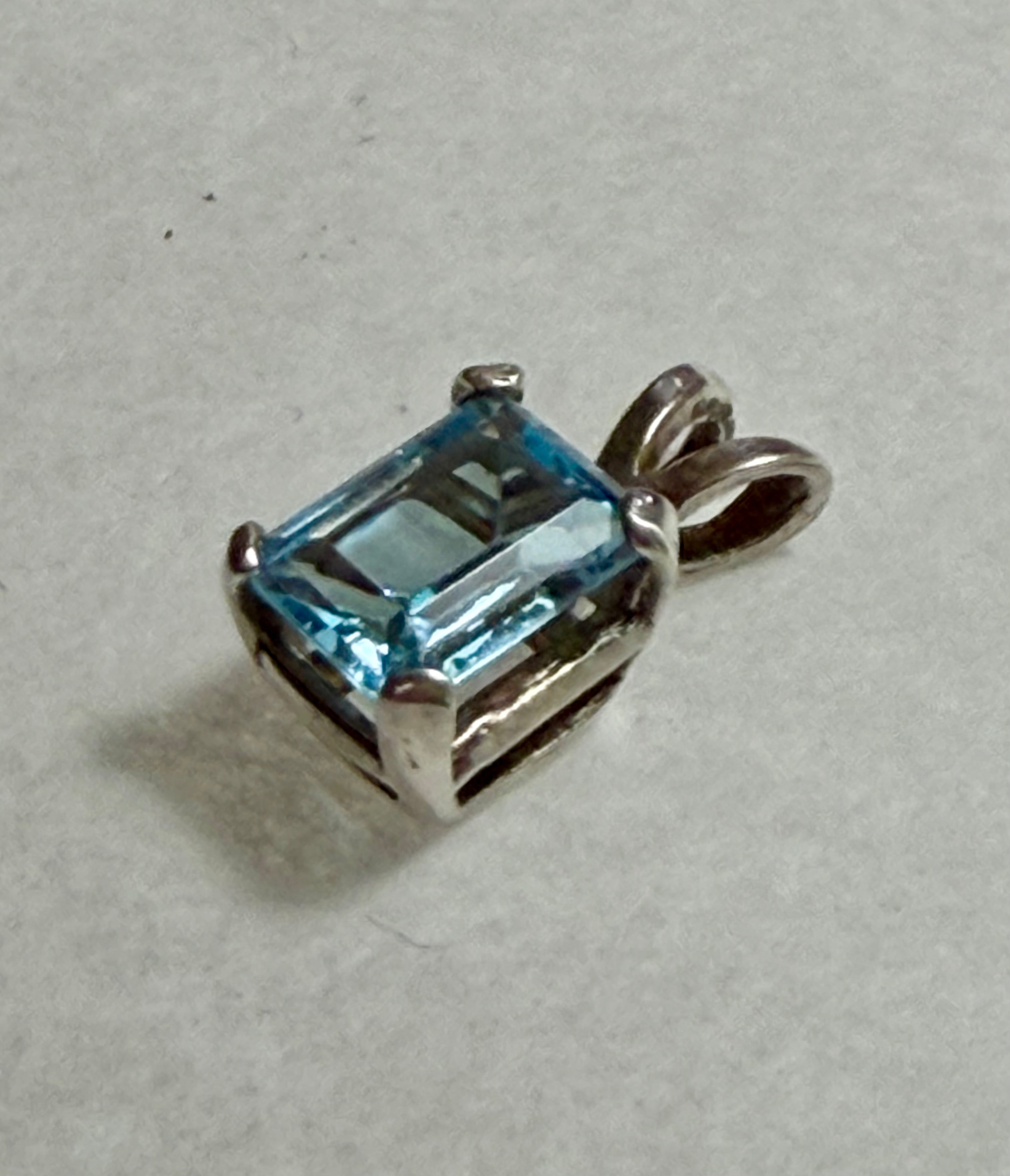 1.50 carat Natural Blue Topaz Pendant. Sterling Silver.