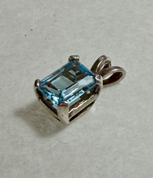 1.50 carat Natural Blue Topaz Pendant. Sterling Silver.