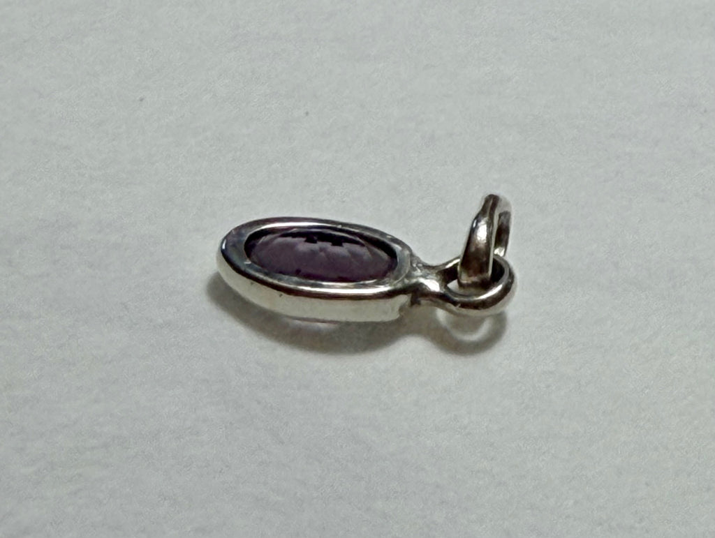 Certified 4.50 carat purple-blue Natural Sapphire Pendant. Sterling Silver.