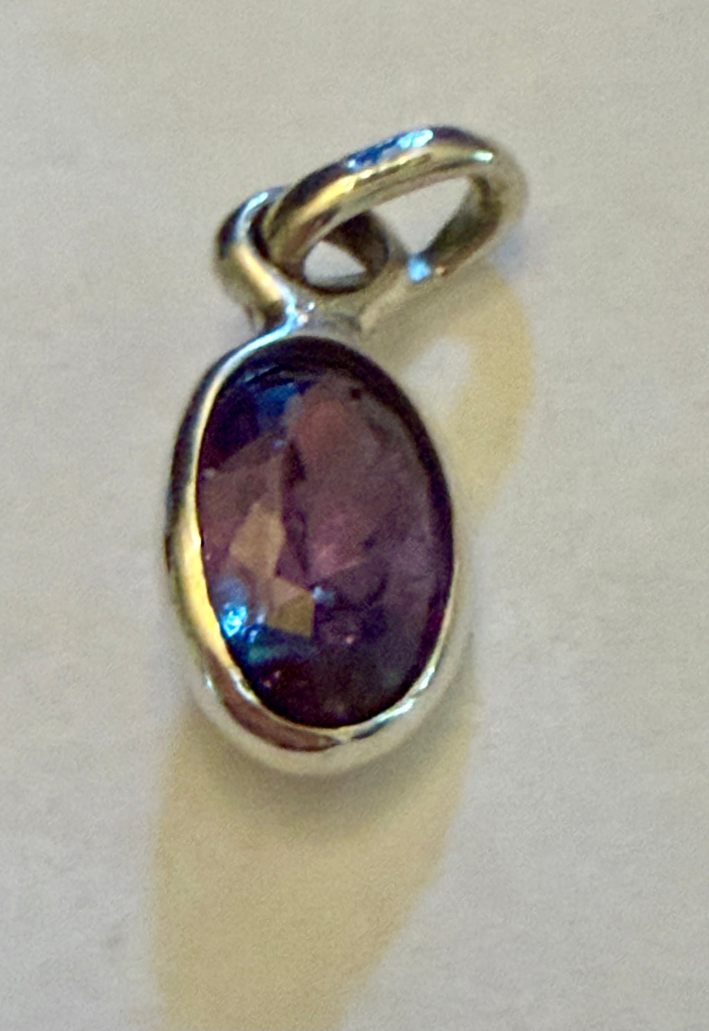 Certified 4.50 carat purple-blue Natural Sapphire Pendant. Sterling Silver.